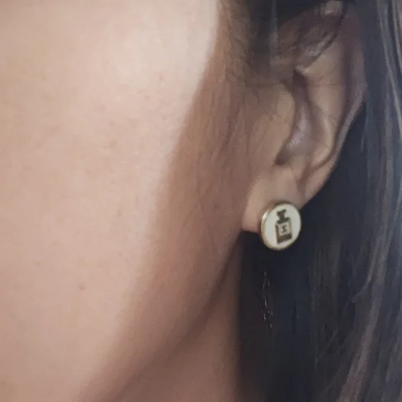 CHANEL Gold and White Earrings - Picture 6 of 6